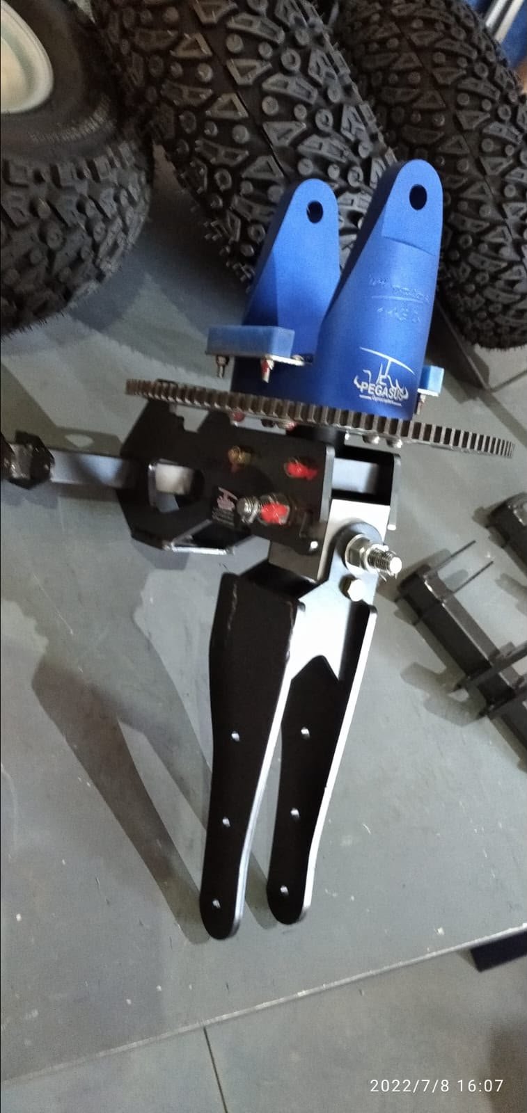 Torre de rotor Pegasus usinada em alumínio azul, com pré-rotacionador e coroa dentada